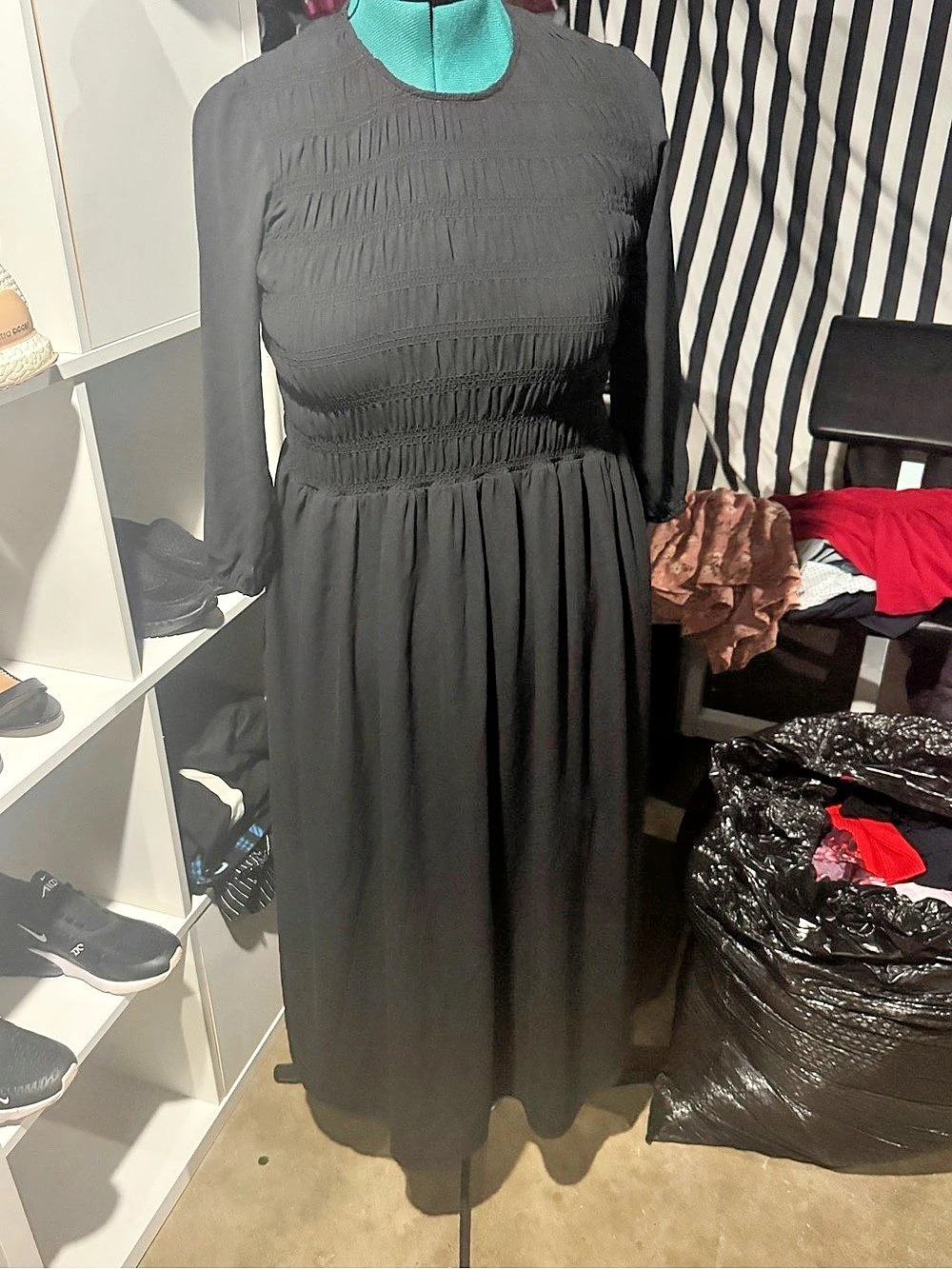 Velvet Heart Black Maxi Dress Size Small